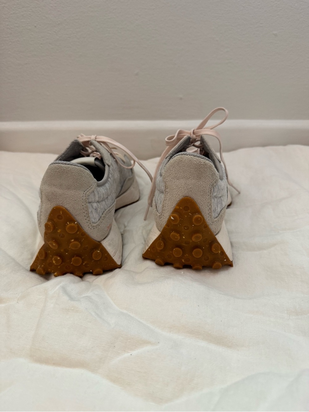 New Balance 327 Sneakers in Light Gray and Pale Pink - Picture 7 of 9